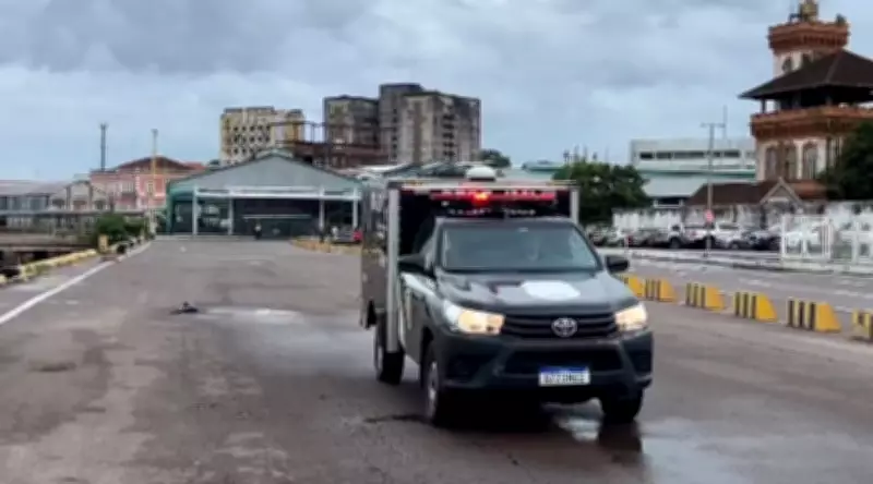 Homem é assassinado a facadas dentro de barco no porto de Manaus