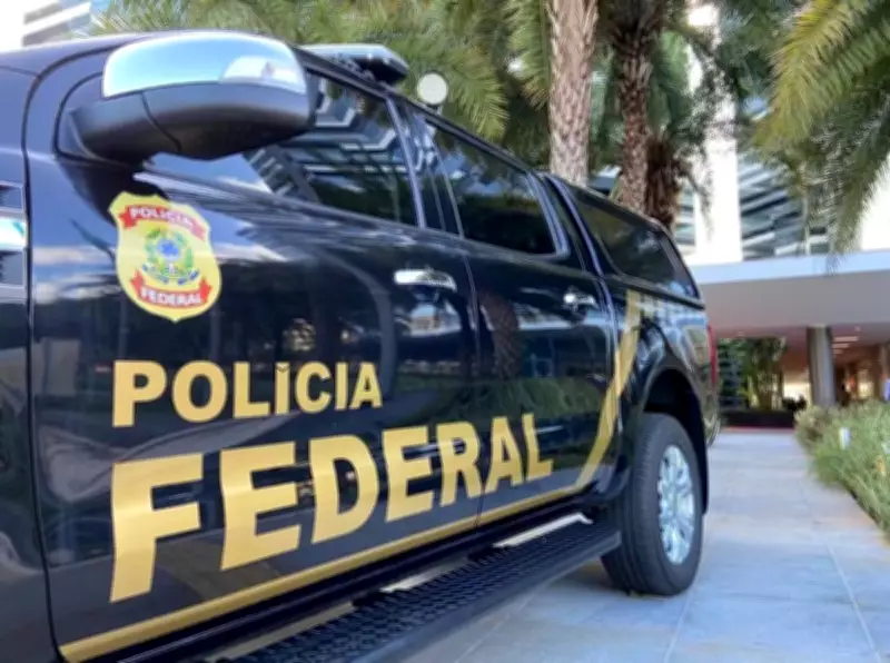 Homem é preso ao tentar retirar encomenda com R$ 900 em notas falsas em agência dos Correios de Quissamã