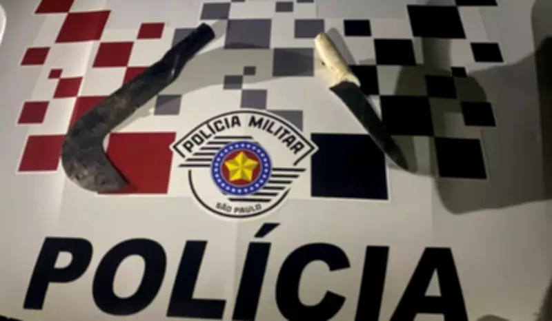 Homem armado com foice e facão ameaça família de morte e é preso em flagrante em Presidente Epitácio