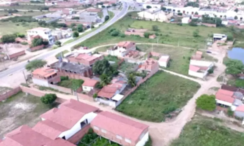 Homem é baleado e enforcado após acusação de divulgar fotos íntimas da ex na Bahia