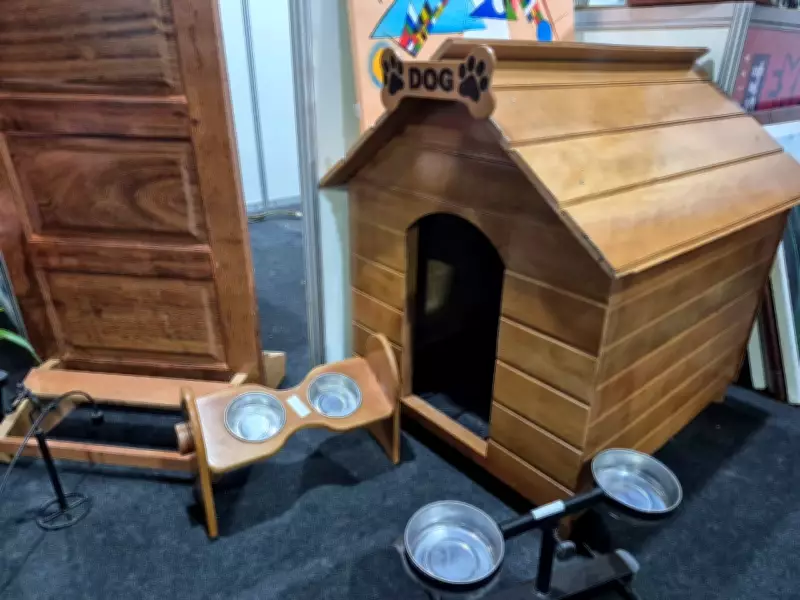 Homem com mandado de prisão é preso ao se esconder em casinha de cachorro em MS