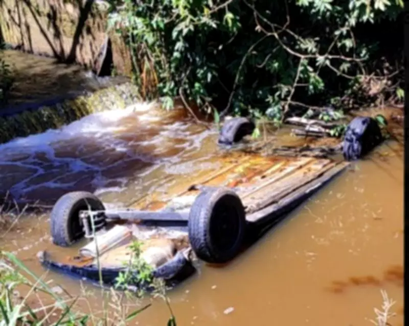 Homem de 36 anos é encontrado morto dentro de carro que caiu em rio no Sul de Minas Gerais