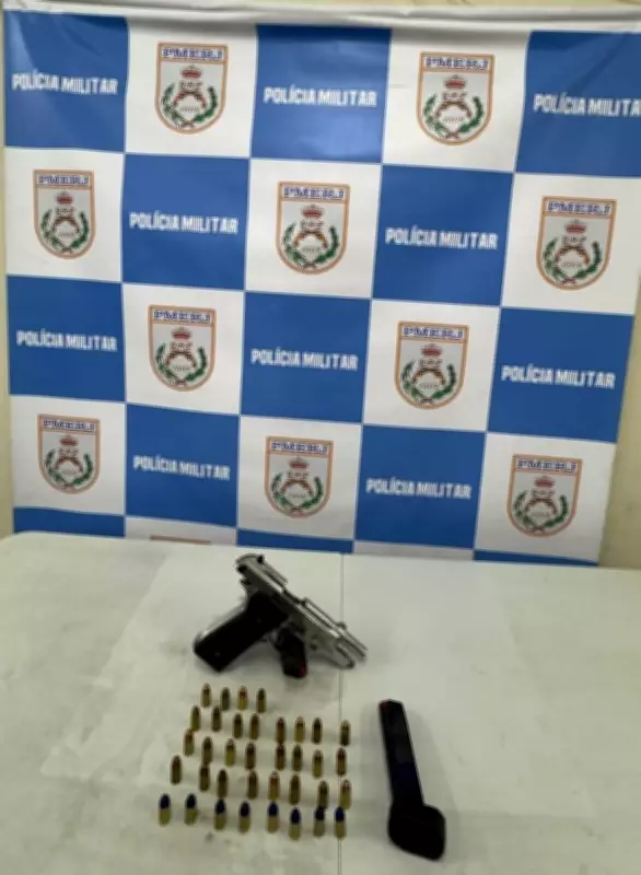 Homem de 43 anos é preso com arma de fogo e munições em Volta Redonda
