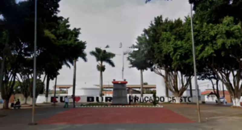 Homem de 43 anos é assassinado a tiros na Praça do Cristo Redentor em Buri (SP)