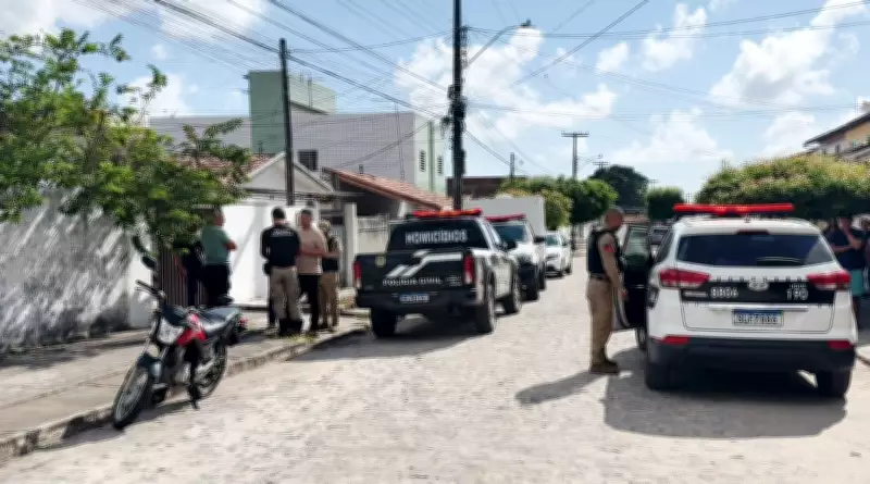 Homem de 55 anos é encontrado morto com faca no pescoço em João Pessoa
