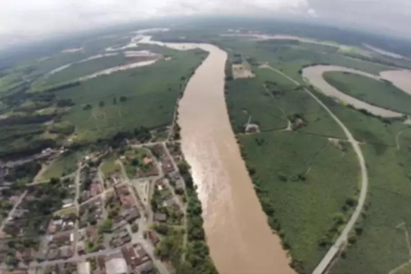 Homem desaparece após ser arrastado pela correnteza do Rio Ribeira de Iguape em Iguape, SP