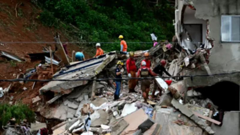 Homem descobre casa desabada e família desaparecida após chuvas em Minas Gerais