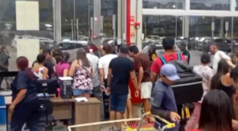 Homem é executado a tiros e mulher baleada em supermercado na Grande João Pessoa