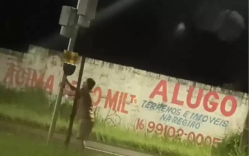 Homem flagrado tentando arrancar primeiro radar fixo de Ribeirão Preto em ação de vandalismo