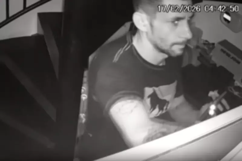 Homem invade shopping em Londrina e abre cofre de joalheria durante furto noturno