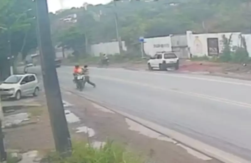 Homem morre atropelado por moto ao atravessar a PE-17 em Jaboatão dos Guararapes