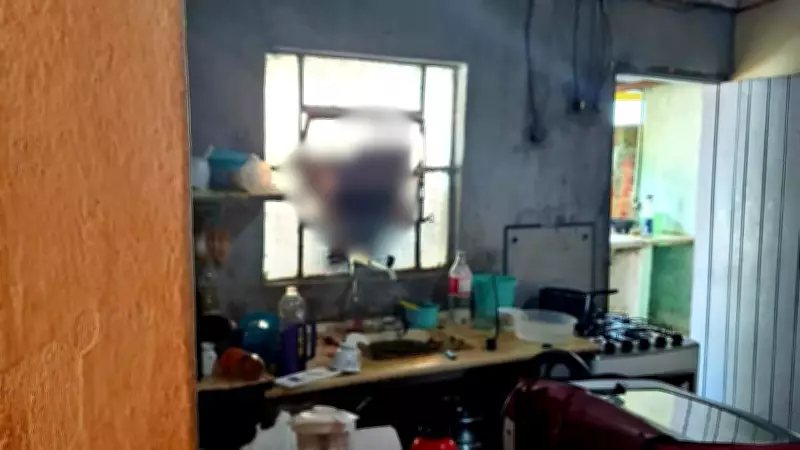 Homem morre entalado em vitrô ao tentar entrar na casa da mãe em Araguari