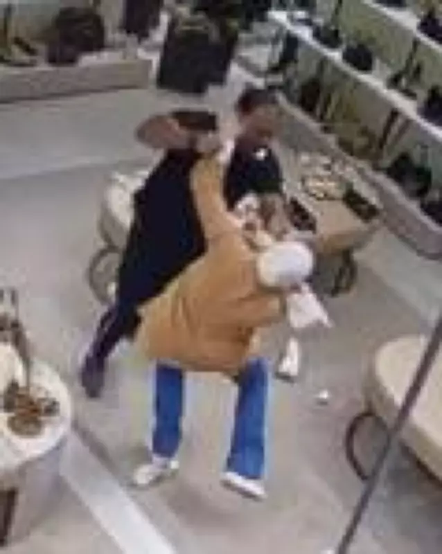 Homem é preso após atacar mulheres muçulmanas em shopping de Foz do Iguaçu por intolerância religiosa