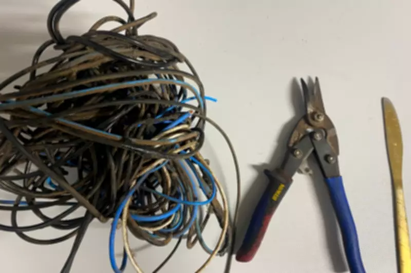 Homem é preso após furtar fios e dormir no telhado por 'clima agradável' em Presidente Prudente