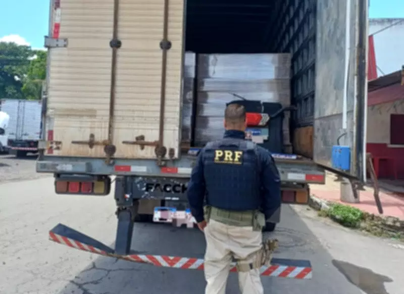 Homem preso com caminhão roubado na BR-393 em Volta Redonda; carga vale R$500 mil