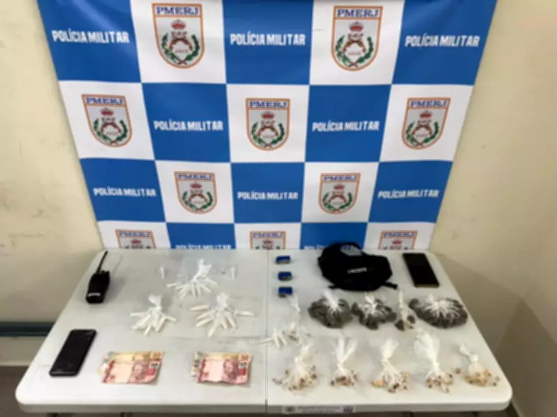 Homem preso e dois adolescentes apreendidos por tráfico de drogas em Volta Redonda