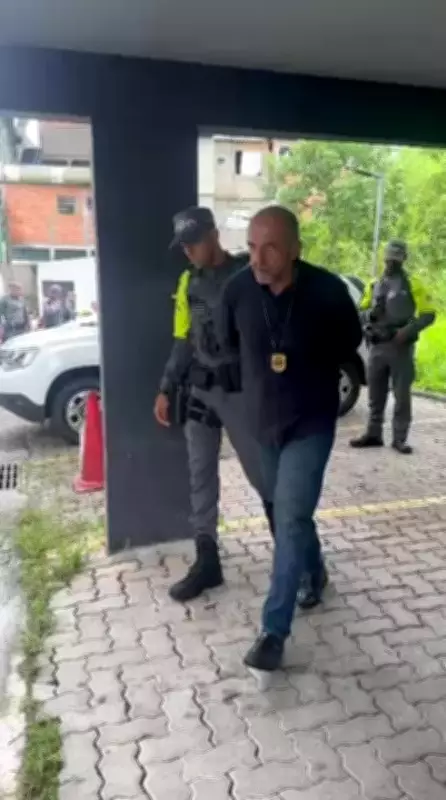 Homem é preso em SP por se passar por policial e usar viatura falsa