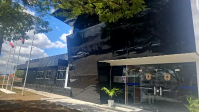 Homem é preso por tentativa de feminicídio após fazer refém ex-companheira em Itapetinga