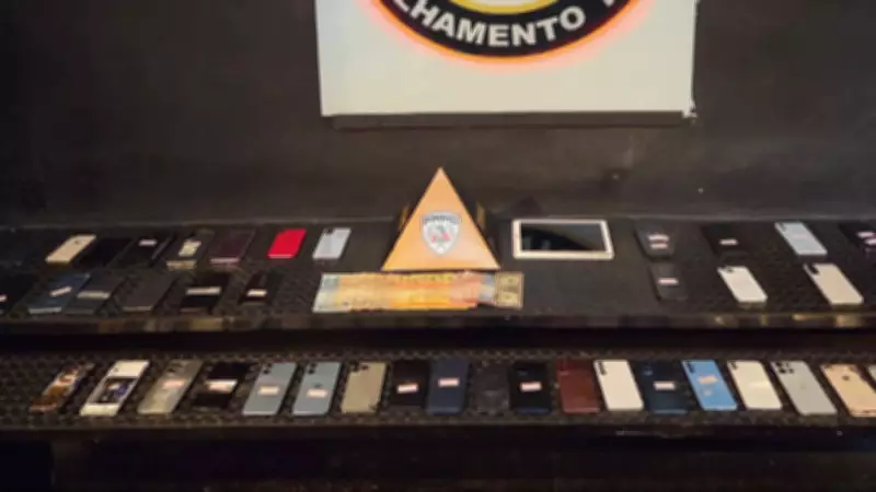 Homem preso vendendo celulares roubados em shopping de Belo Horizonte