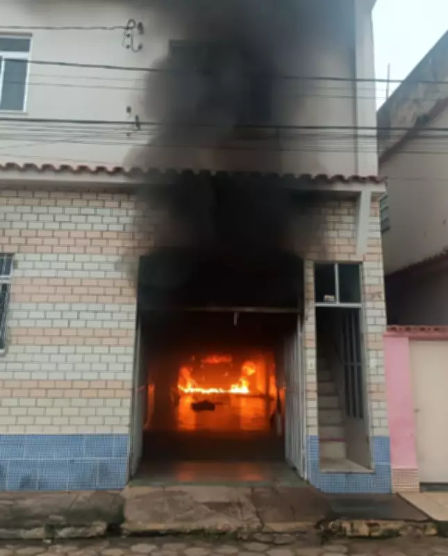 Homem é suspeito de incendiar garagem da ex-namorada em Bom Jardim de Minas após ameaças