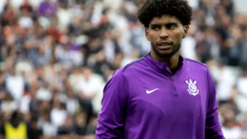 Hugo Souza, do Corinthians, se solidariza com árbitra após declaração machista de jogador