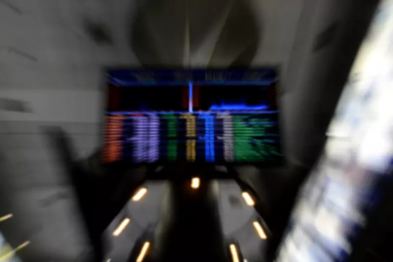 Ibovespa registra queda de 1% em correção após dados dos EUA e balanços