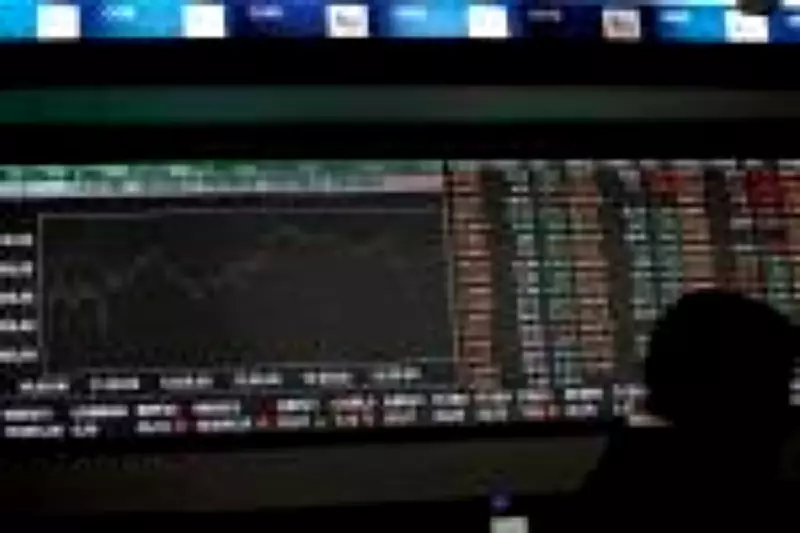 Ibovespa retoma negociações após Carnaval com leve alta, sustentado por bancos