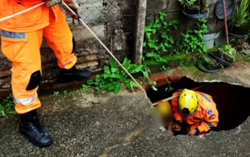 Idosa de 70 anos cai em cisterna de 5 metros após solo ceder em quintal de Cambuquira