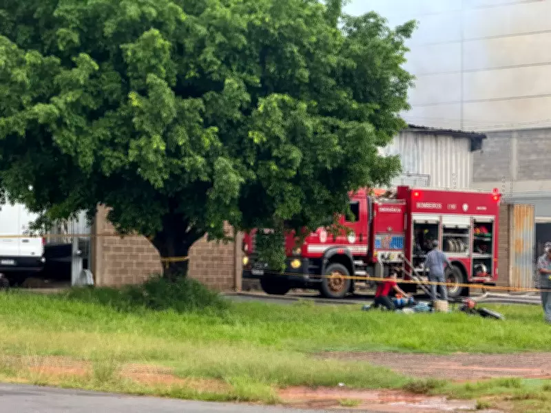 Incêndio atinge depósito de insumos da Saúde em São José do Rio Preto (SP)