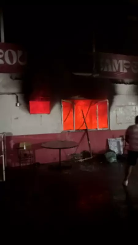 Incêndio atinge quadra da escola de samba Unidos do Jacarezinho no Rio de Janeiro