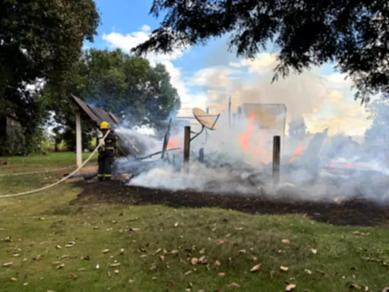 Incêndio destrói casa em Sinop após moradora atear fogo em caramujos africanos