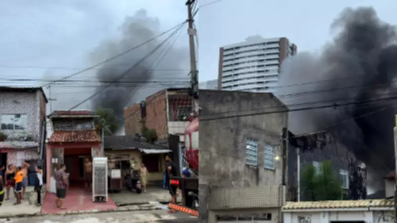 Incêndio destrói três casas na Pedreira, Belém, e deixa sete pessoas desabrigadas
