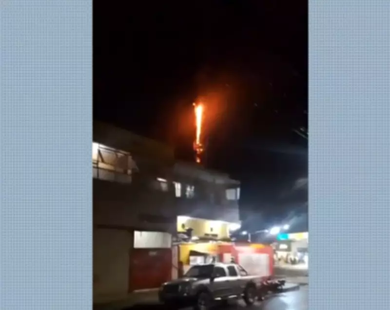 Incêndio em torre de telefonia assusta moradores de Taubaté, SP