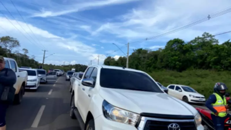 Indígenas bloqueiam BR-163 e acesso ao aeroporto de Santarém em protesto contra decreto federal