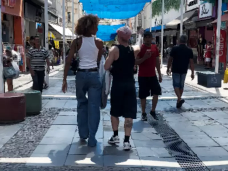 Influenciadores de Campinas criam looks de Carnaval com R$ 50 em desafio do g1