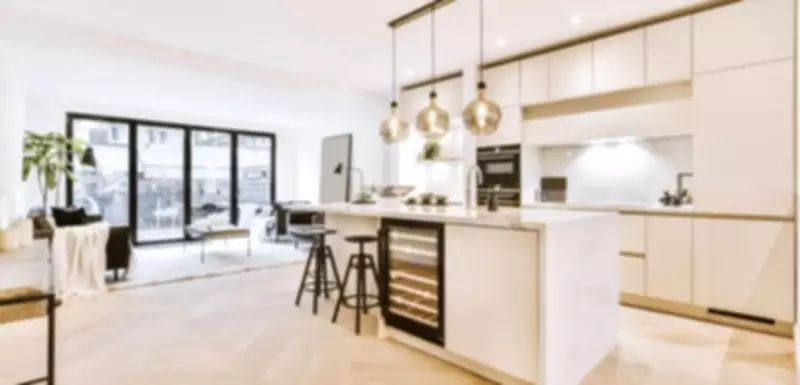 Integração de Ambientes: Como Pisos Contínuos e Grandes Formatos Transformam Casas