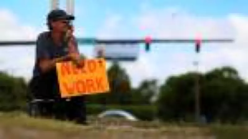 Investidores aguardam dados de seguro-desemprego dos EUA para definir rumo dos juros