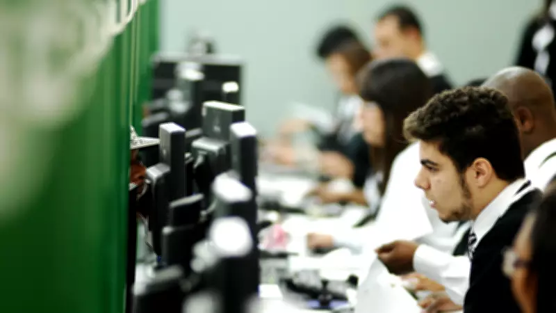 Investidores se preparam para payroll americano com expectativas de dados desfavoráveis