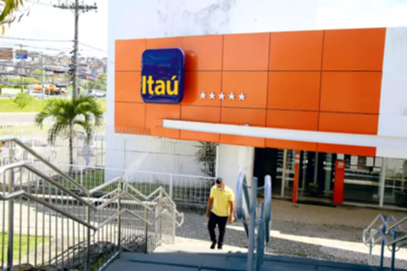 Itaú mantém gestão conservadora para 2026 com Selic alta e leve alta no desemprego