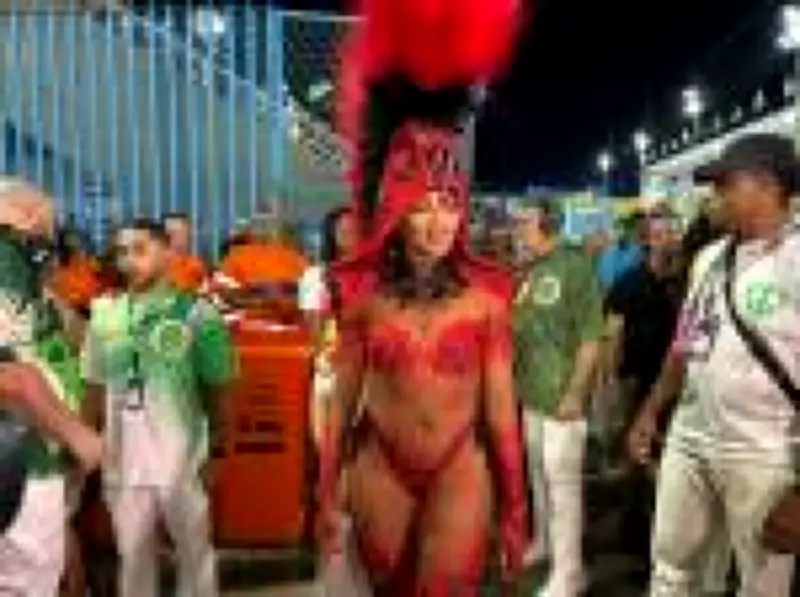 Iza enfrenta desafios físicos e maternos como rainha de bateria da Imperatriz