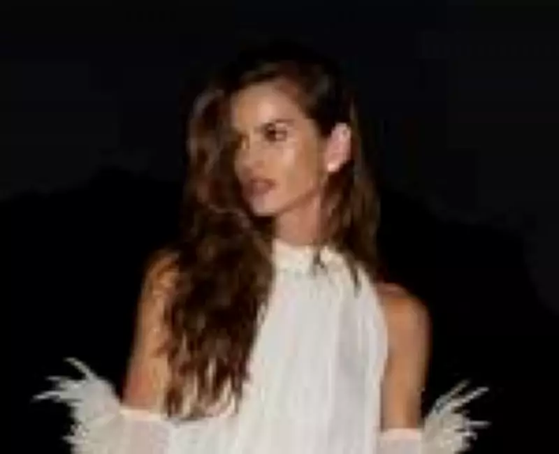 Izabel Goulart se pronuncia após ser citada em arquivos de Jeffrey Epstein