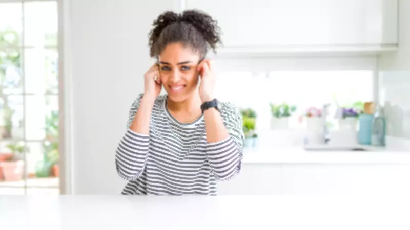 Janela Antirruído vs Comum: Diferenças no Isolamento Acústico para Moradores de Ruas Barulhentas