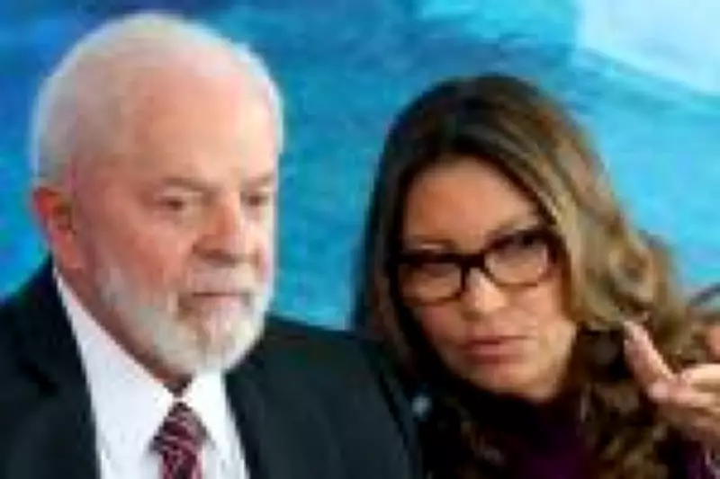 Janja chama atenção de Lula em festa do PT após foto com apoiadora