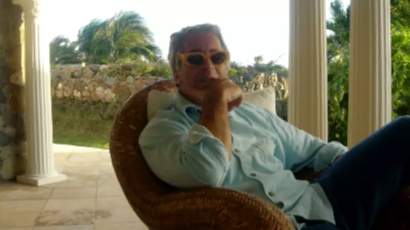 Jeffrey Epstein se autodeclara 'predador sexual categoria um' em vídeo inédito divulgado pelo DOJ