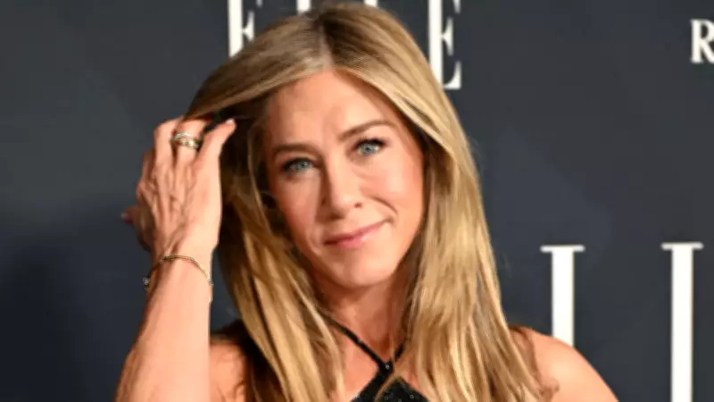 Jennifer Aniston recebe homenagens de namorado e amigas em seu aniversário de 57 anos