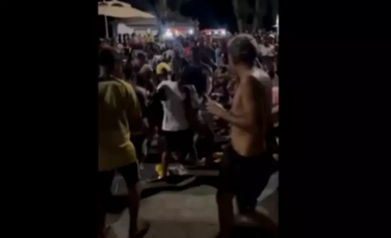 Jovem é brutalmente espancado caído no chão durante briga generalizada no Carnaval de Campos
