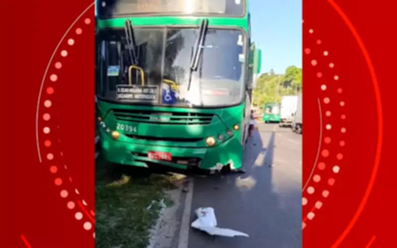 Jovem morre em colisão frontal entre motocicleta e ônibus em Salvador