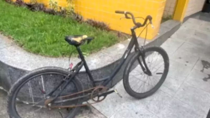Jovem é preso após furtar bicicleta e pedir ajuda na delegacia em Piraí, no RJ