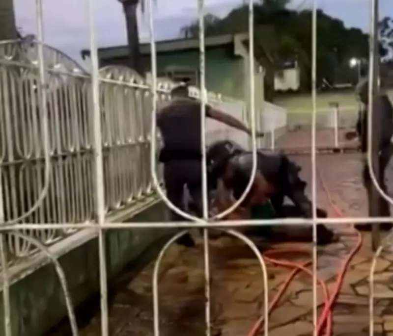 Jovem rendido sofre agressões de PMs com cassetete e chutes em Boa Esperança do Sul