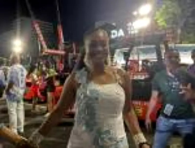 Jéssica Martin faz história como primeira intérprete feminina da Beija-Flor